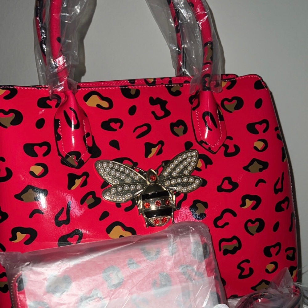 Queen Bee Bag🐝 - Picture 7 of 9
